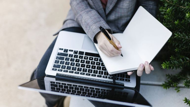 Accord budgétaire au fédéral : l’Association des journalistes (AJP) demande au gouvernement de ne mener la réforme fiscale des droits d’auteurs