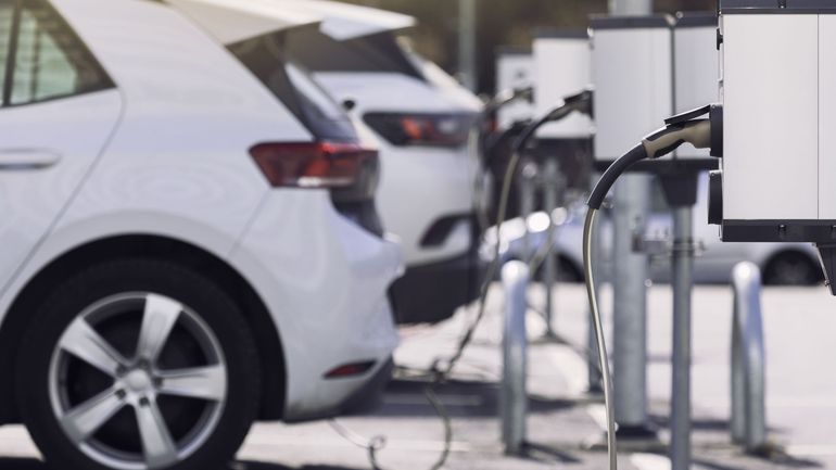 Une voiture sur six est électrique dans l'Union européenne : elles ont tiré les ventes de véhicules en 2025