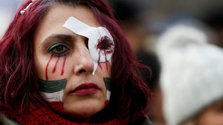 Répression en Iran : pourquoi les forces de sécurité visent les yeux des manifestants ?
