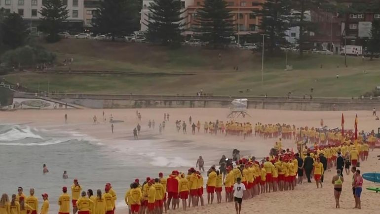 Attentat de Sydney : à Bondi, les sauveteurs honorent les victimes avant l’hommage national