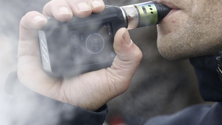 Le ministre de la Santé Frank Vandenbroucke veut interdire les arômes pour les cigarettes électroniques, sauf celui au tabac
