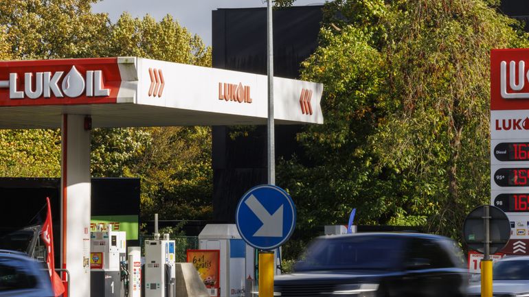 À la pompe, la géopolitique change d’étiquette : le russe Lukoil vend ses actifs étrangers à Gunvor