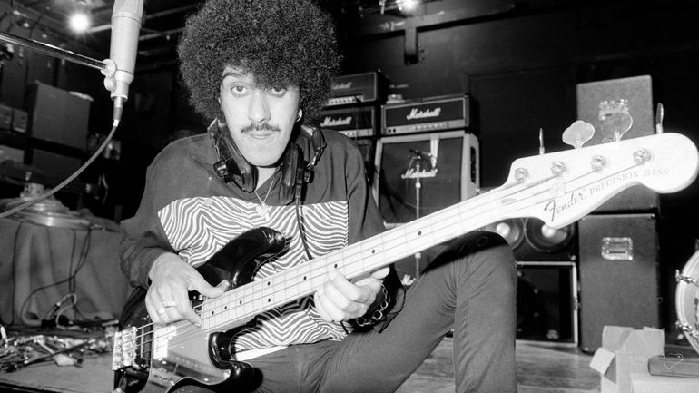 Phil Lynott, le leader de Thin Lizzy malheureusement rattrapé à 36 ans par la réalité de ses démons personnels… Phil Lynott, le leader de Thin Lizzy malheureusement rattrapé à 36 ans par la réalité de ses démons personnels…