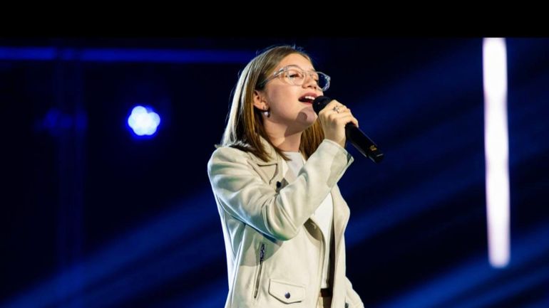 "Moi, j’ai de la chance" : Valentine de The Voice Kids chante pour Viva for Life