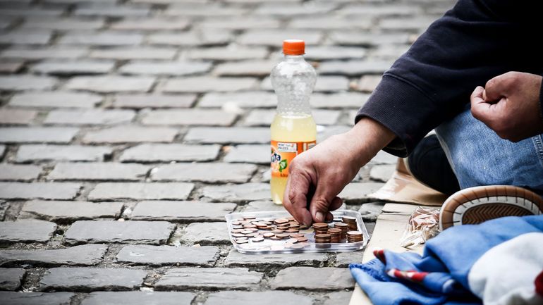 Les communes belges qui limitent la mendicité violent la Charte sociale européenne