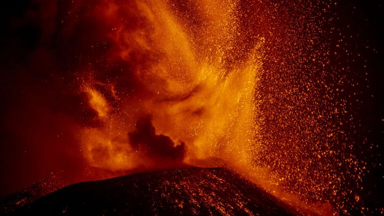 La protection civile italienne émet une alerte rouge pour le trafic aérien à proximité de l'Etna