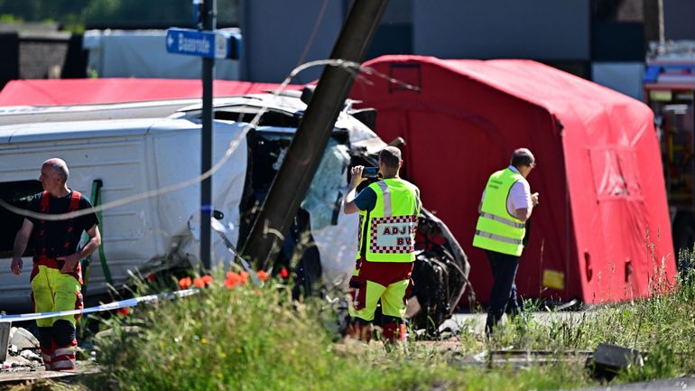Collision entre un minibus scolaire et un train à Buggenhout : ce que l'on sait déjà