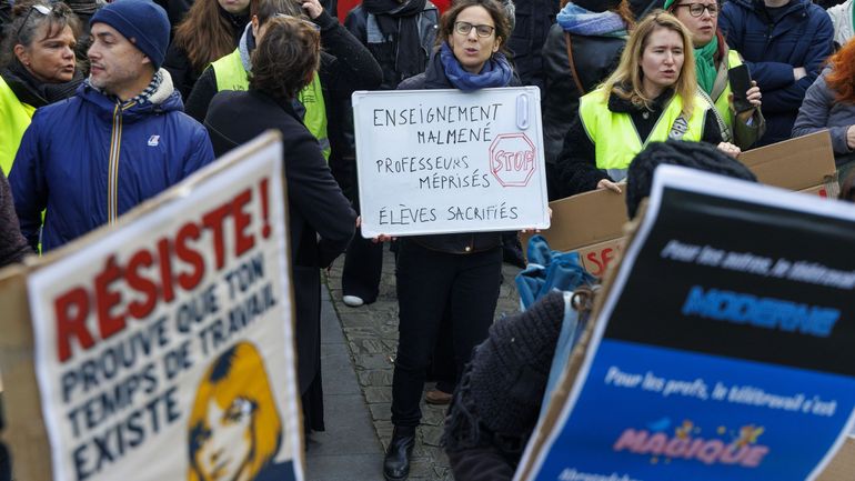 Grève des enseignants en Fédération Wallonie-Bruxelles : le front commun syndical se dit satisfait de la forte mobilisation (revoir notre direct)
