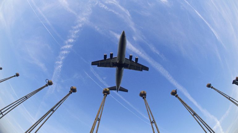 Moins de 20% des amendes bruxelloises contre les nuisances des avions sont encaissées