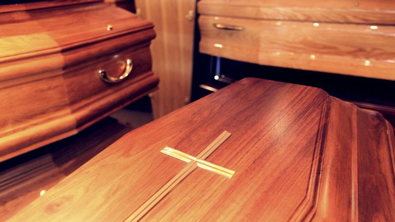 Peut-on opter pour un cercueil de seconde main… ou supprimer celui-ci pour ses funérailles ?