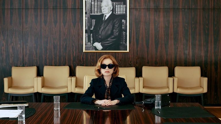 "La femme la plus riche du monde", l’affaire Bettencourt devient une comédie satirique "La femme la plus riche du monde", l’affaire Bettencourt devient une comédie satirique