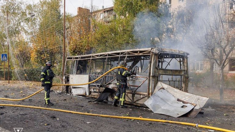 Guerre en Ukraine : la frappe russe sur des bus à Kramatorsk "ne restera pas sans réponse", dit Zelensky