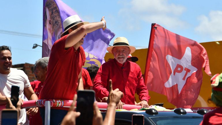 Brésil : en plein entre-deux tours, le Parlement approuve la réduction du temps de travail, promise par Lula