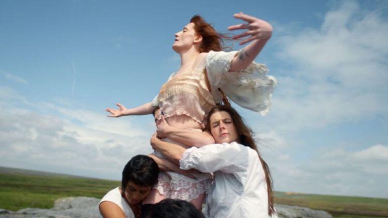 Florence + The Machine dévoile "Sympathy Magic", un titre inspiré d'une opération qui lui a sauvé la vie Florence + The Machine dévoile "Sympathy Magic", un titre inspiré d'une opération qui lui a sauvé la vie