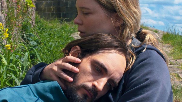 Un soir, un film avec Hugues Dayez : pourquoi les films de la compétition cannoise arrivent si tard en Belgique ?