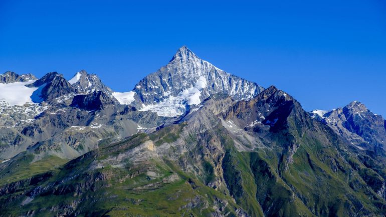Suisse : un bloc de glace de 250.000 tonnes menace le village de Randa, les autorités augmentent le niveau de surveillance