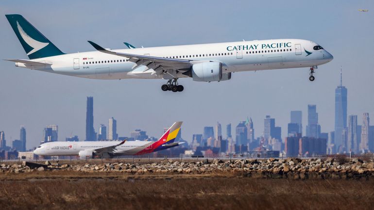 Dix personnes blessées après de fortes turbulences dans un avion reliant Brisbane à Hong Kong,