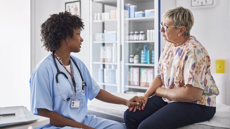 "Il n’y a pas assez de médecins du travail pour gérer l’ensemble des dossiers" : le difficile retour au travail des malades longue durée