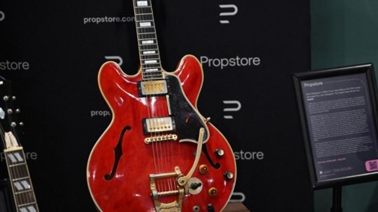 La guitare de la rupture d'Oasis vendue à 332.000 euros à Londres La guitare de la rupture d'Oasis vendue à 332.000 euros à Londres