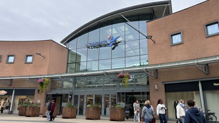 A Louvain-la-Neuve, après la découverte de colis suspects, l'alerte est levée : le centre commercial de L'Esplanade et la gare sont rouverts