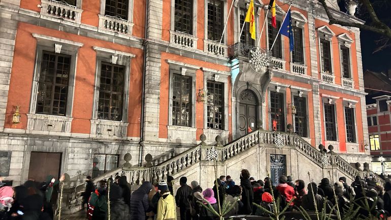 Venue de Georges-Louis Bouchez à Liège : incidents dans le centre-ville, des manifestants cassent les fenêtres de l'Hôtel de Ville Venue de Georges-Louis Bouchez à Liège : incidents dans le centre-ville, des manifestants cassent les fenêtres de l'Hôtel de Ville