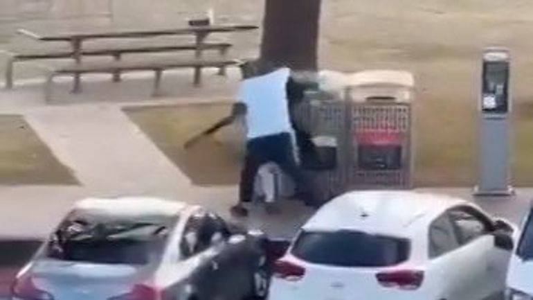 Un "héros" : le Premier ministre australien salue le courage d’un passant qui a désarmé l’un des deux terroristes Un "héros" : le Premier ministre australien salue le courage d’un passant qui a désarmé l’un des deux terroristes