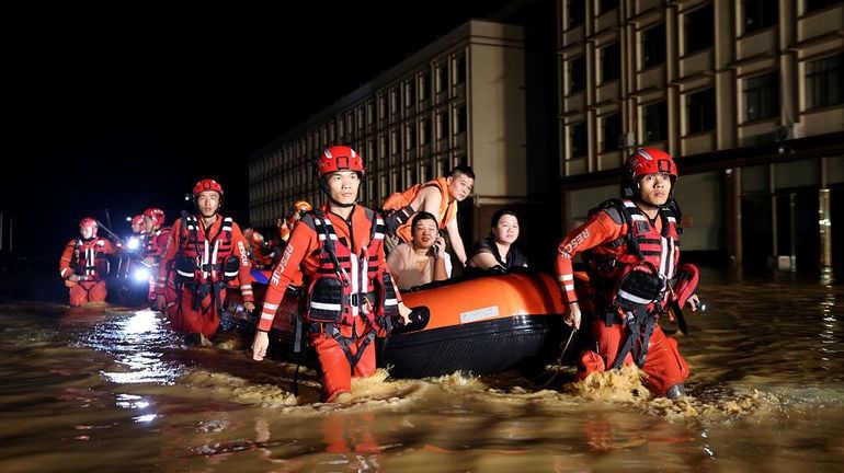 Pluies diluviennes en Chine : les secours mobilisés, au moins 130.000 évacués
