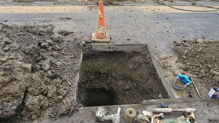 Eghezée : un trou creusé par la SWDE dans une rue à peine refaite Eghezée : un trou creusé par la SWDE dans une rue à peine refaite