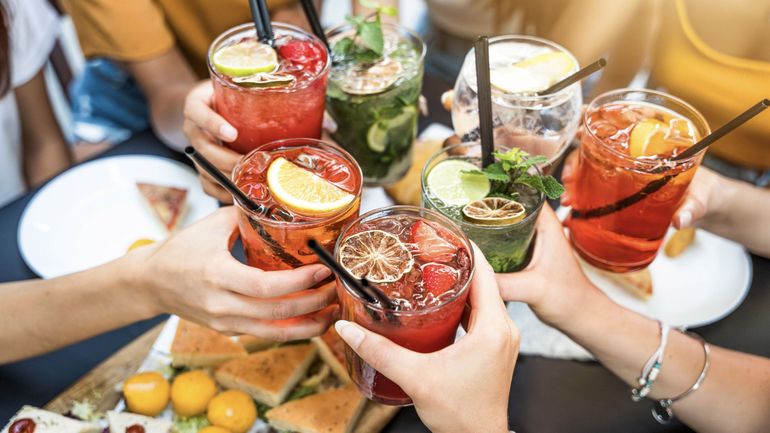 Paris limite la consommation d'alcool en raison de la chaleur : quels sont les dangers de l'alcool sous canicule ? Quels conseils suivre ?