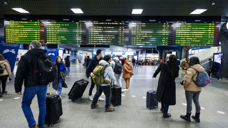 Le trafic des trains perturbé ce dimanche soir suite à la présence d'intrus près de Bruxelles-Midi Le trafic des trains perturbé ce dimanche soir suite à la présence d'intrus près de Bruxelles-Midi