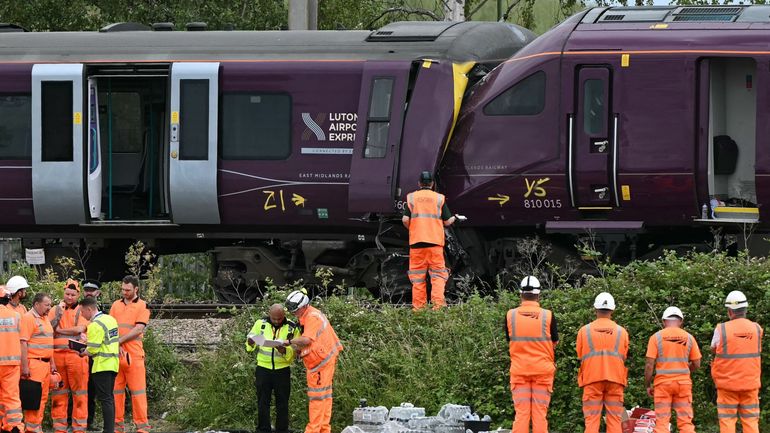 Collision de trains au Royaume-Uni : le conducteur du train tué dans l'accident aurait grillé un feu rouge