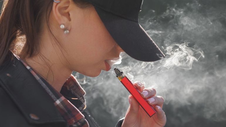 Plus de 140.000 vapoteuses jetables ont été saisies en 2025 par le SPF Santé publique