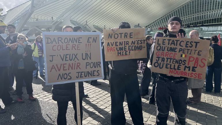 Liège: plusieurs centaines de manifestants dans les rues pour dénoncer la précarisation de la société et les violences policières
