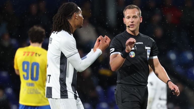 L'arbitre de Westerlo-Charleroi donne un carton rouge à Camara… et vient s'excuser auprès du Carolo après le match