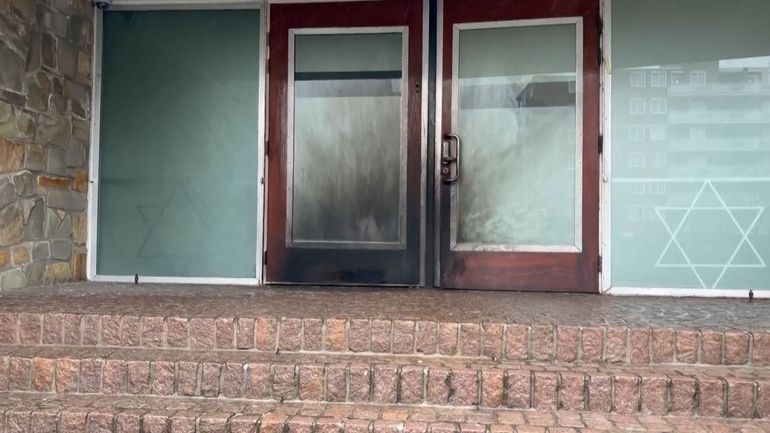 La police arrête quatre hommes après un incendie criminel dans une synagogue à Rotterdam