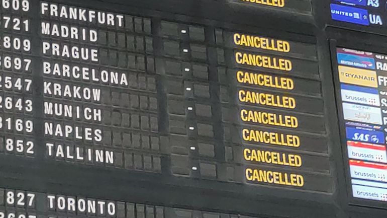 Aucun départ de Brussels Airport ce mercredi à cause de la grève nationale, et pourtant des compagnies vendent toujours des billets Aucun départ de Brussels Airport ce mercredi à cause de la grève nationale, et pourtant des compagnies vendent toujours des billets
