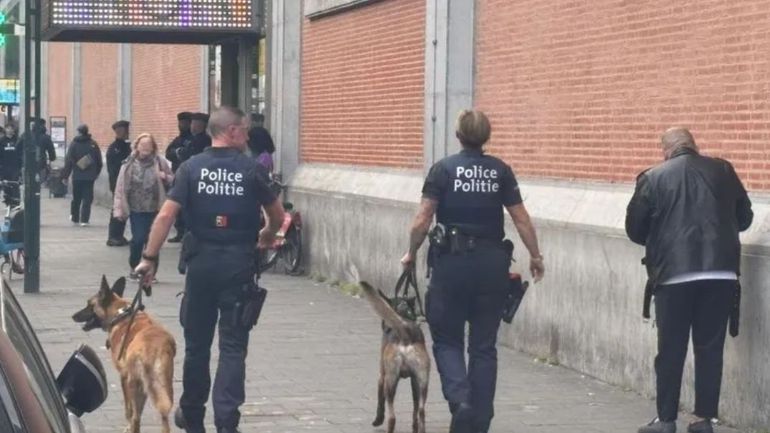 Plus de 200 policiers mobilisés à Bruxelles dans une opération antidrogue et armes Plus de 200 policiers mobilisés à Bruxelles dans une opération antidrogue et armes