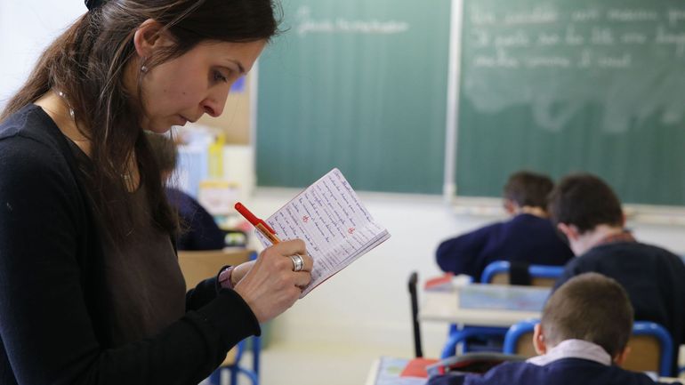 Certains profs vont devoir passer plus de temps en classe... Combien d'heures travaillent-ils déjà réellement ?