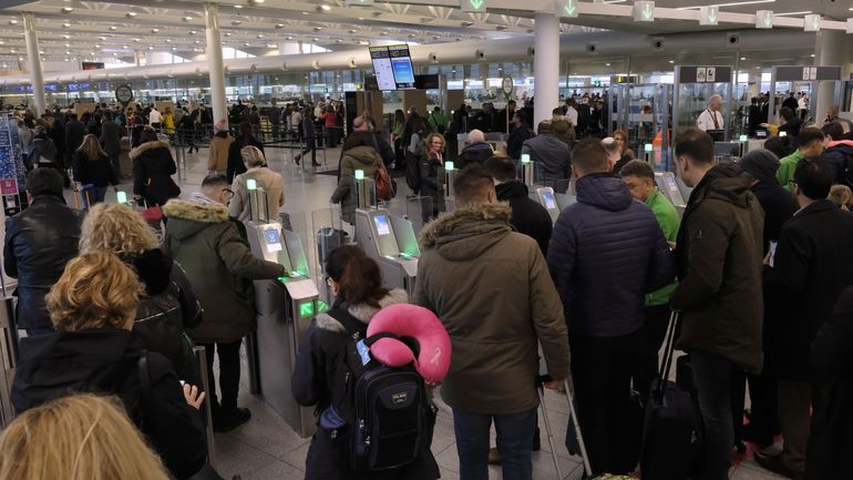 Toujours pas de solutions pour les files d'attente à l'aéroport de Bruxelles-National