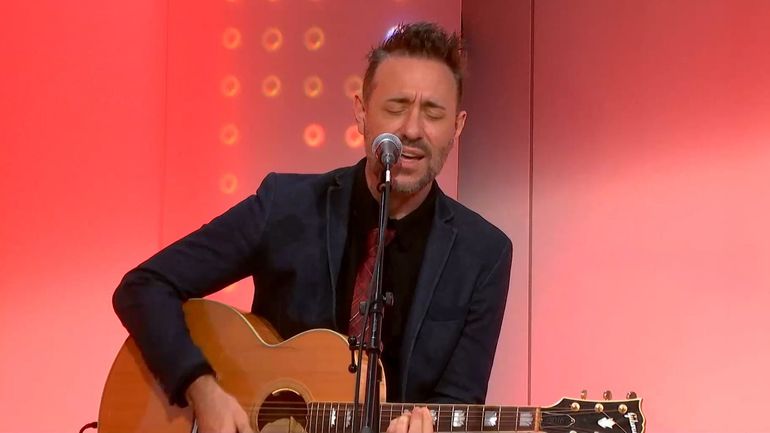 Charlie Winston interprète en version acoustique son dernier single, "Never Enough" Charlie Winston interprète en version acoustique son dernier single, "Never Enough"