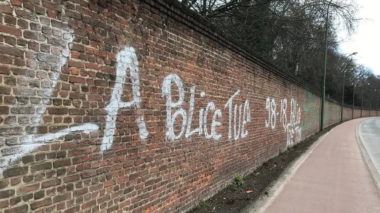 Le tag cible la police, après les affaires Adamu et Mawda.