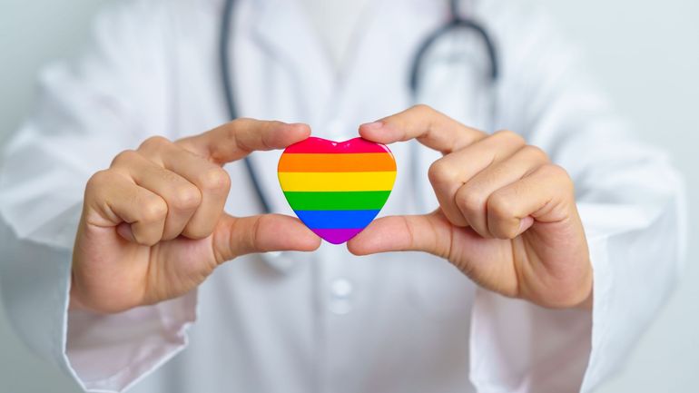 Propos déplacés, curiosité intrusive et refus de soins : l'accès aux soins toujours difficile pour les personnes LGBTQIA + selon Prisme