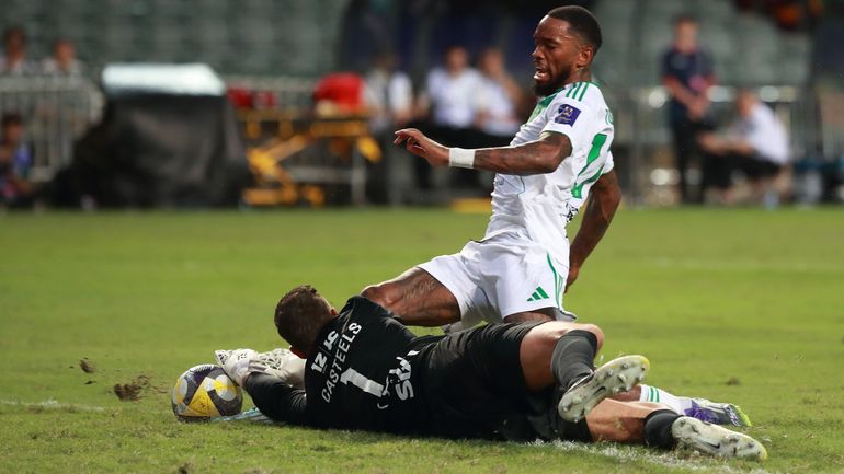 Contact à la tête et évacuation sur civière : frayeur pour Koen Casteels face au club de Cristiano Ronaldo