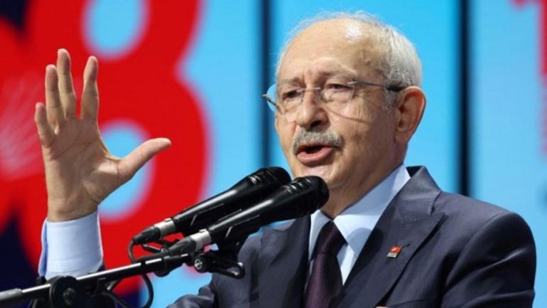 Turquie : l'ex-chef de l'opposition condamné à de la prison pour des insultes contre Erdogan