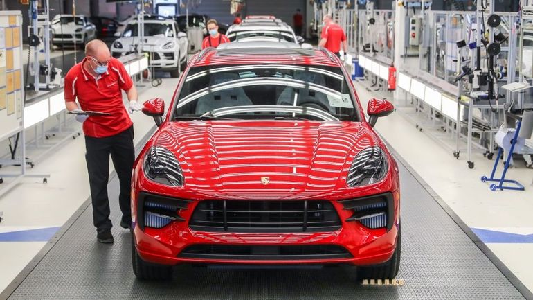 Porsche recule sur l'électrique face à l'effondrement de ses profits Porsche recule sur l'électrique face à l'effondrement de ses profits