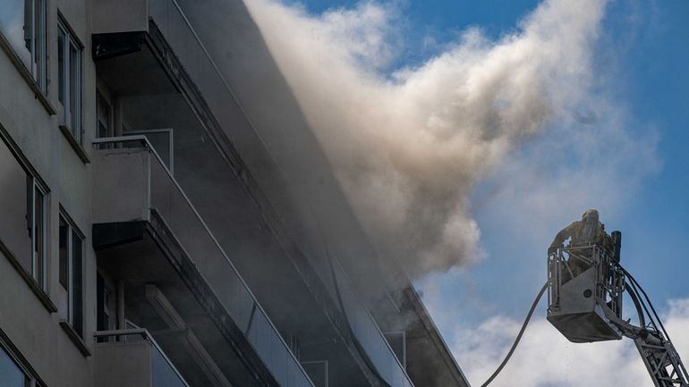 Les cinq victimes de l'incendie de l'immeuble à Anvers ont été identifiées : les autorités ouvrent un registre de condoléances