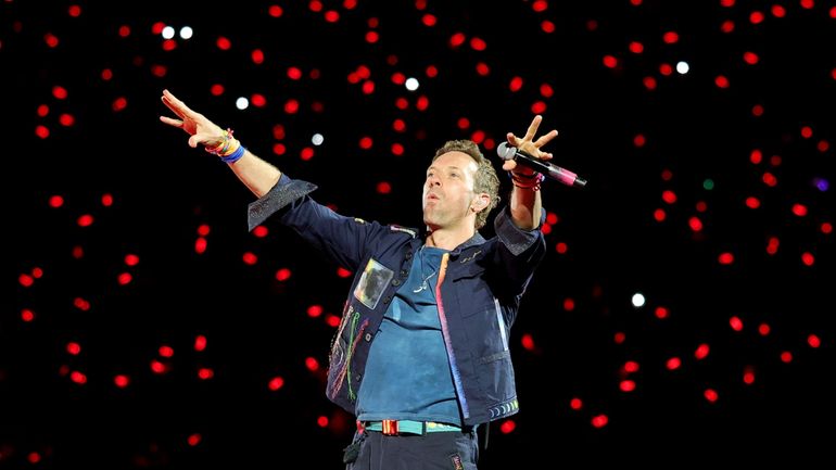 Chris Martin débarque par surprise pour chanter au mariage de ses fans