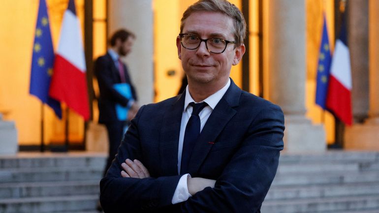 Pourquoi les théories du complot nous attirent-elles ? "Elles compensent notre frustration", explique le sociologue Gérald Bronner Pourquoi les théories du complot nous attirent-elles ? "Elles compensent notre frustration", explique le sociologue Gérald Bronner