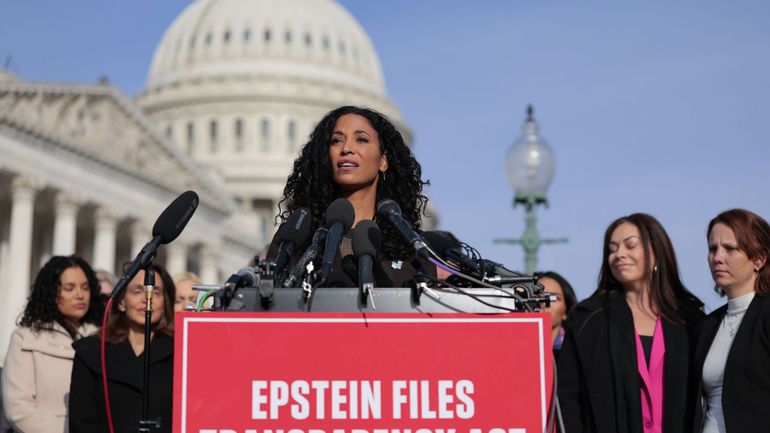 "Nous sommes très déçues" : les victimes d’Epstein dénoncent un dossier encore largement censuré