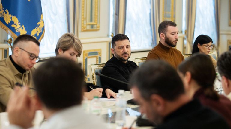 Guerre en Ukraine : Zelensky "prêt à aller de l'avant" avec le plan américain pour mettre fin à la guerre, un émissaire américain envoyé à Moscou